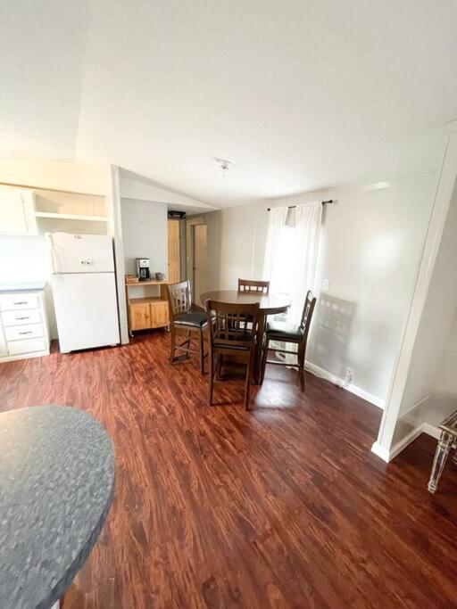 Centrally Located 3 Bedroom เวสต์มอนโร ภายนอก รูปภาพ