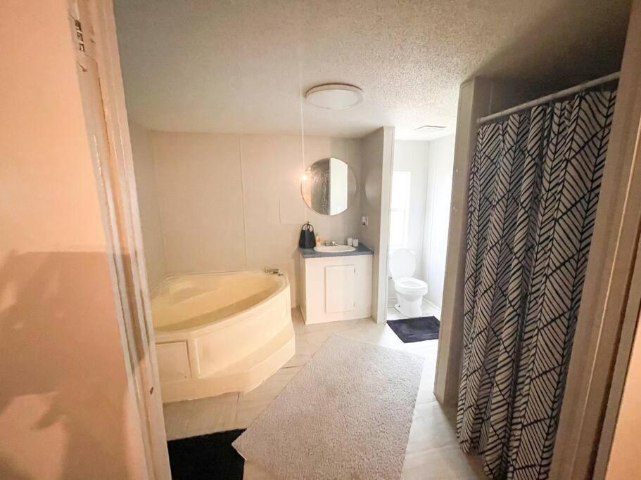 Centrally Located 3 Bedroom เวสต์มอนโร ภายนอก รูปภาพ